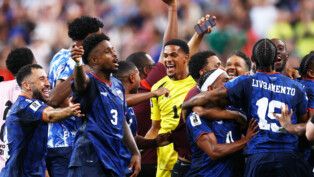 Soccer Football - FIFA World Cup 2026 - Group H - Cape Verde v Saudi Arabia - Houston Stadium, Houston, Texas, U.S. - June 26, 2026 Cape Verde's Diney Borges and teammates celebrate after the match as they qualify for the knockout stages of the World Cup REUTERS/Pedro Nunes