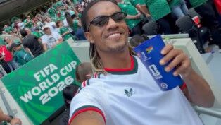 André Carrillo, jogador do Corinthians, vê abertura da Copa do Mundo no Estádio Azteca