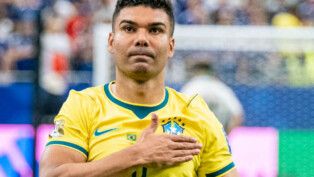 Casemiro no jogo Brasil x Japão