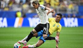 Casemiro em lance de Brasil x Japão