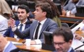Nikolas Ferreira em reunião na CCJ da Câmara sobre a PEC 32/15, que reduz a maioridade civil e penal para 16 anos