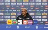 Wesley em coletiva da Seleção