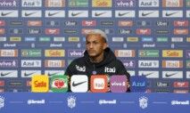Wesley em coletiva da Seleção