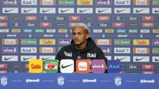 Wesley em coletiva da Seleção