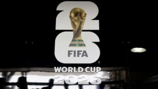 Vista geral da identidade visual da Copa do Mundo de 2026 no estádio de Nova York/Nova Jersey, em East Rutherford, Nova Jersey, durante visita às instalações da arena que receberá partidas do Mundial