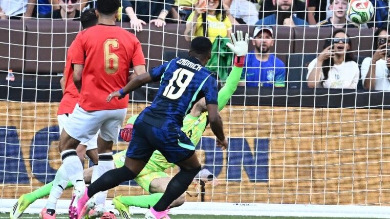 Endrick faz o gol da vitória sobre o Egito