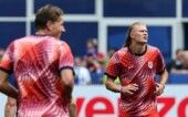 O atacante Erling Haaland, da Noruega, faz o aquecimento antes da partida contra a França, pela terceira rodada do Grupo I da Copa do Mundo de 2026, no Boston Stadium, em Foxborough, Massachusetts