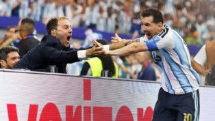 Lionel Messi comemorou gol na Copa do Mundo com o jornalista Joaquín Bruno
