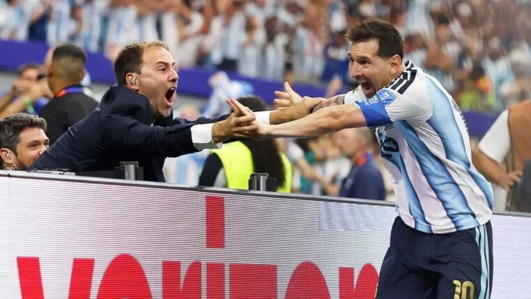 Lionel Messi comemorou gol na Copa do Mundo com o jornalista Joaquín Bruno