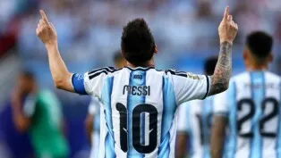 O argentino Lionel Messi comemora após marcar o primeiro gol da partida contra a Argélia, em Kansas City