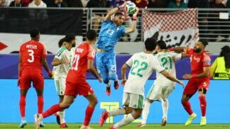 O goleiro Luca Zidane, da Argélia, durante a partida contra a Jordânia, Estádio da Baía de São Francisco, em Santa Clara, Califórnia