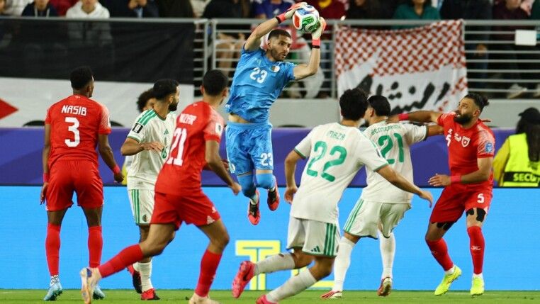 O goleiro Luca Zidane, da Argélia, durante a partida contra a Jordânia, Estádio da Baía de São Francisco, em Santa Clara, Califórnia