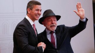 Lula com o presidente do Paraguai na cúpula do Mercosul