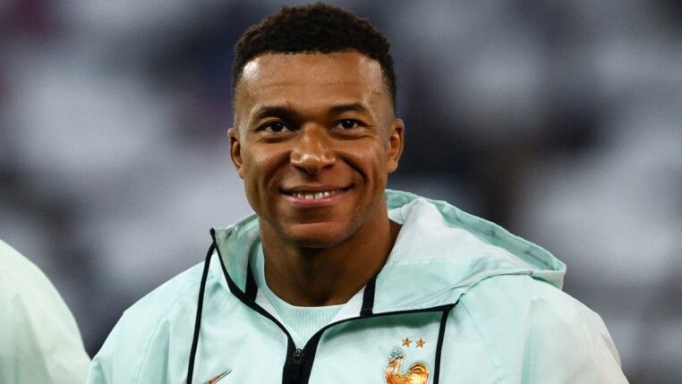 ylian Mbappé antes do amistoso entre França e Irlanda do Norte, disputado no Decathlon Arena Stade Pierre-Mauroy, em Villeneuve-d'Ascq, nesta segunda-feira (08/06)