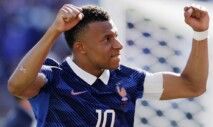 Kylian Mbappé comemora a vitória da França sobre Senegal pela Copa do Mundo de 2026, no estádio New York/New Jersey, em East Rutherford, Nova Jersey