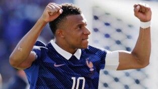 Kylian Mbappé comemora a vitória da França sobre Senegal pela Copa do Mundo de 2026, no estádio New York/New Jersey, em East Rutherford, Nova Jersey