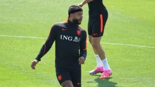 Memphis Depay durante treino da Holanda