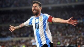 Lionel Messi, da Argentina, comemora após marcar o primeiro gol da Argentina em duelo com a Bolívia, pelas Eliminatórias