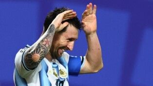 nel Messi, da Argentina, comemora após marcar o terceiro gol da equipe.