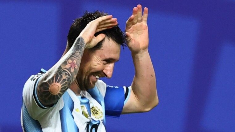 nel Messi, da Argentina, comemora após marcar o terceiro gol da equipe.