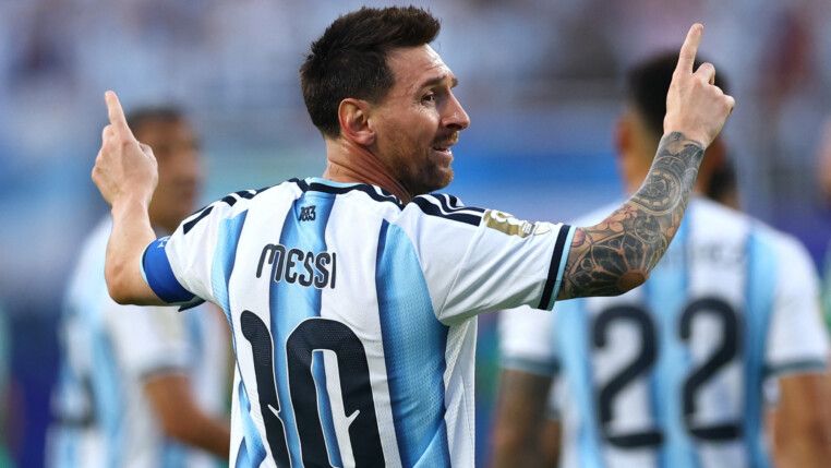 Lionel Messi se emociona ao marcar o primeiro gol da Argentina contra Argélia na Copa do Mundo de 2026