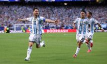 Lionel Messi comemora gol contra Argélia na Copa do Mundo