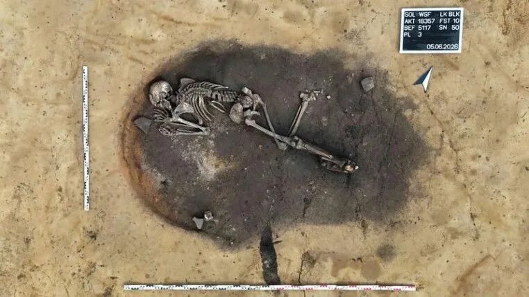 Cova de forno revela mistério: jovem enterrado há 4,5 mil anos