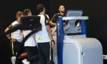 Neymar faz fisioterapia em Nova Jersey