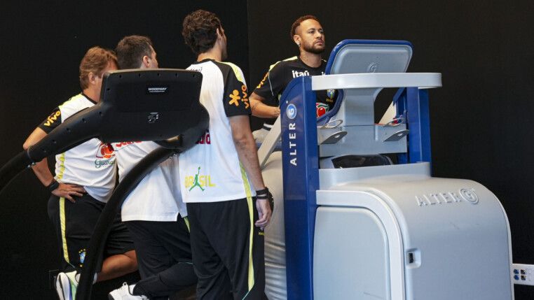 Neymar faz fisioterapia em Nova Jersey