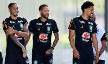 Neymar treina com a seleção