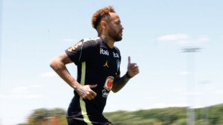 Neymar treina com a seleção brasileira pela primeira vez nos EUA