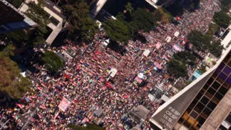 Parada LGBT+ na avenida Paulista, em São Paulo
