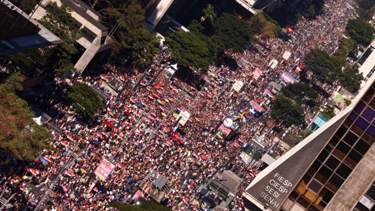 Parada LGBT+ na avenida Paulista, em São Paulo