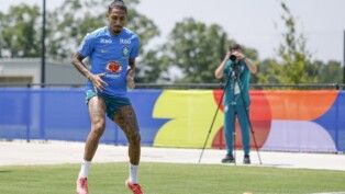 Raphinha em treino da seleção