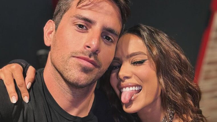 Rodrigo Branco e Anitta em foto publicada em junho de 2024