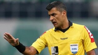 O árbitro Sandro Meira Ricci, do jogo entre as equipes da SE Palmeiras e São Paulo FC, durante partida válida pela vigésima segunda rodada, do Campeonato Brasileiro