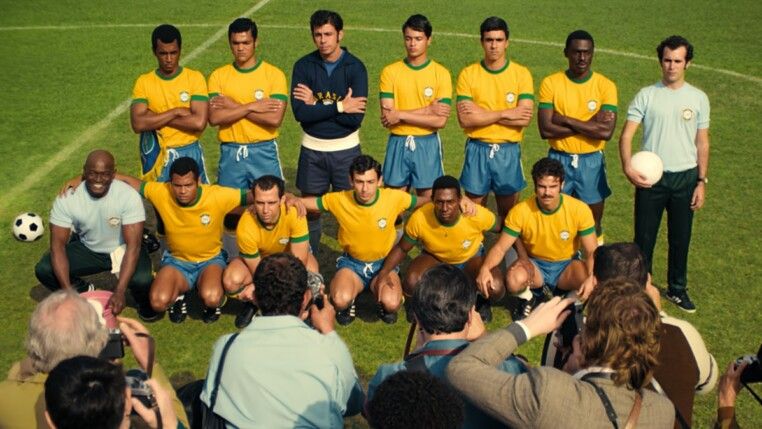 Seleção brasileira posada antes de jogo na série da Netflix sobre o tri