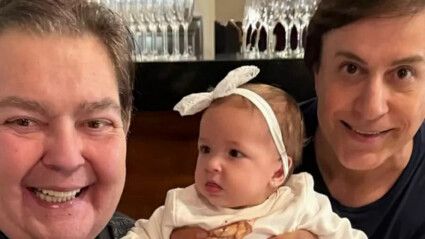 Tom Cavalcante apresenta neta a Faustão após alta hospitalar