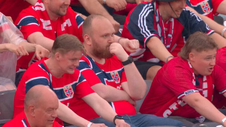Norueguês viraliza por ser único a não remar com torcida na Copa do Mundo 2026