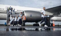 Seleção do Uruguai durante desembarque