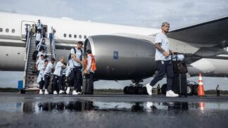 Seleção do Uruguai durante desembarque