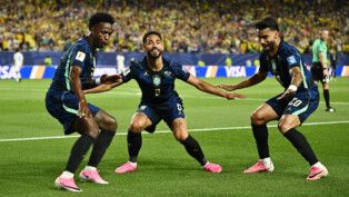 Vini Jr., Matheus Cunha e Lucas Paquetá comemoram gol do Brasil contra o Haiti na Copa do Mundo 2026