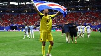 O goleiro Vozinha, de Cabo Verde, comemora após empate contra a Espanha na estreia