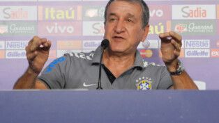 Parreira tem "discreta melhora", mas seu estado ainda segue grave