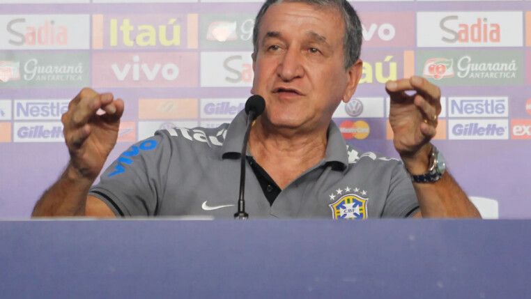 Parreira tem "discreta melhora", mas seu estado ainda segue grave