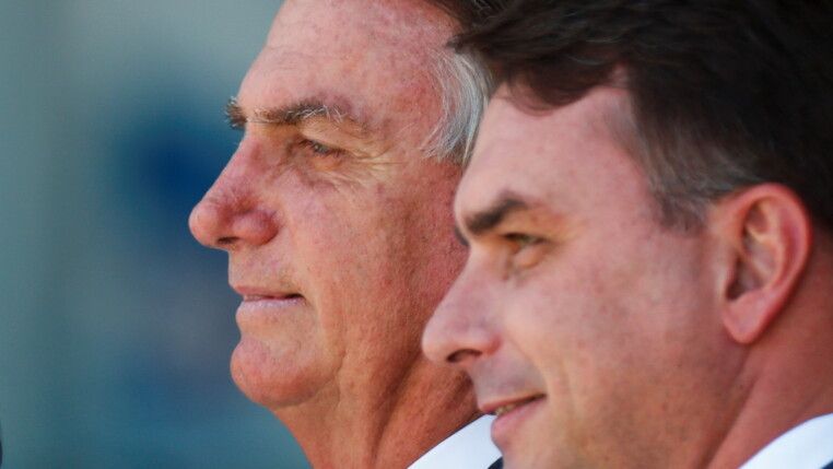 Jair e Flávio Bolsonaro