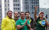 Estratégia do clã Bolsonaro mira sucessão e força no Congresso