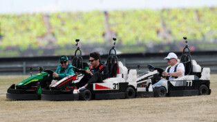 Pilotos da F1 participam de corrida de Lego antes do GP da Grã-Bretanha