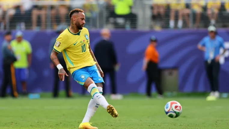 Neymar marcou seu nono gol em Copas do Mundo