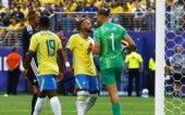 Neymar Nyland Futebol — Copa do Mundo da FIFA 2026 — oitavas de final — Brasil x Noruega — Estádio de Nova York–Nova Jersey, em East Rutherford, Nova Jersey, EUA — 05/07/2026. Neymar Jr., do Brasil, reage ao lado do goleiro Ørjan Nyland, da Noruega, após a partida.